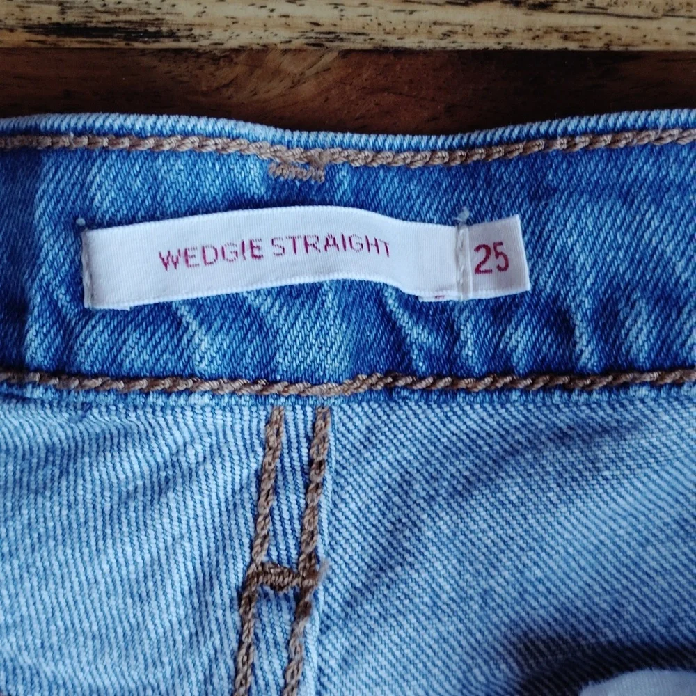 LEVI’S Premium Blue Denim Wedgie Straight Cutoff Jean Shorts